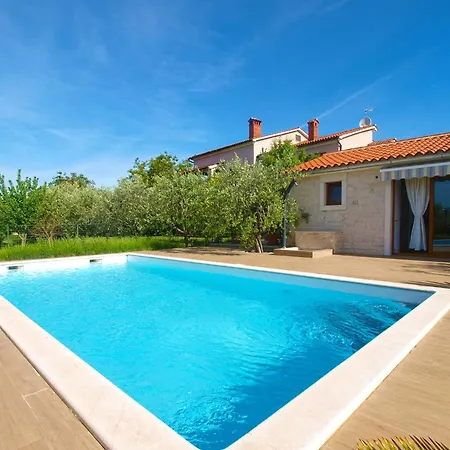 With Pool In Valbandon-istrien 44344 Villa *