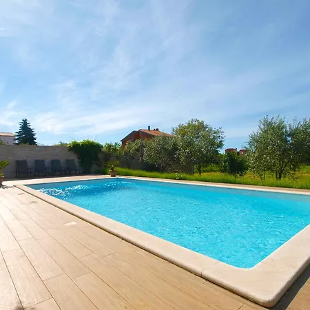 With Pool In Valbandon-istrien 44344 Villa *