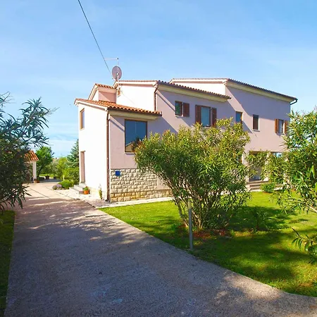 With Pool In Valbandon-istrien 44344 Villa