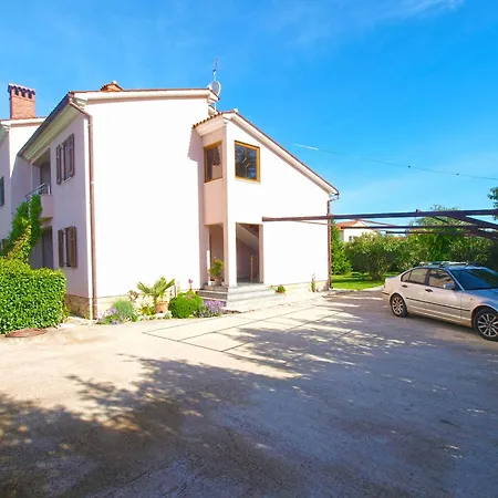 Villa With Pool In Valbandon-istrien 44344 Valbandon