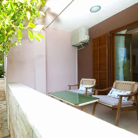 Villa With Pool In Valbandon-istrien 44344 Valbandon