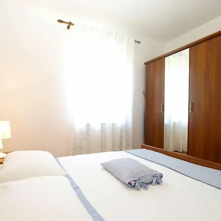 With Pool In Valbandon-istrien 44344 Villa