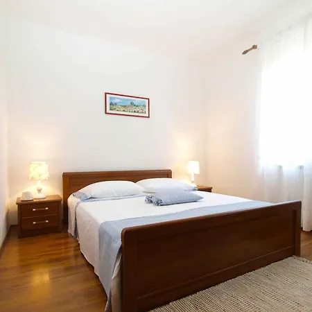 With Pool In Valbandon-istrien 44344 Villa