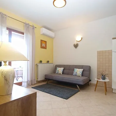With Pool In Valbandon-istrien 44344 Villa