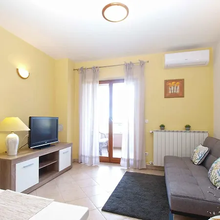 With Pool In Valbandon-istrien 44344 Villa *