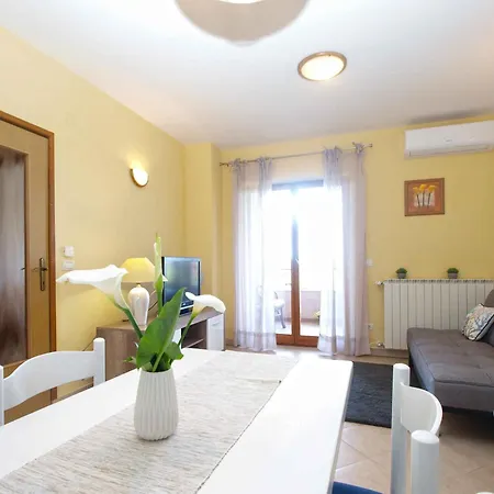 Villa With Pool In Valbandon-istrien 44344